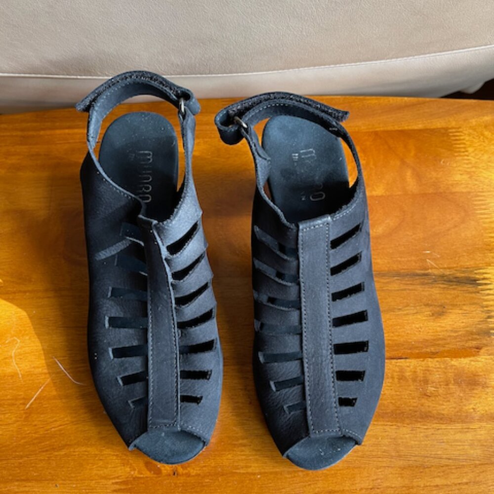 Munro - Abby - Black. Size 6.5